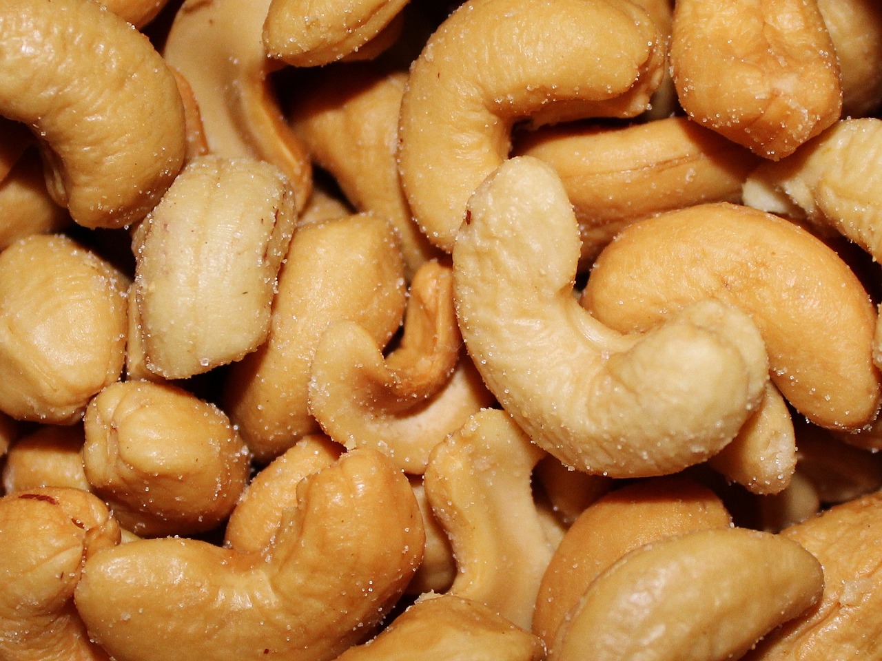 cashew nuts, nuts, salt-610481.jpg